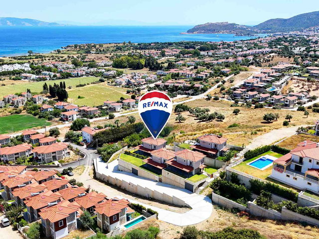 DATÇA MERKEZ BURGAZ MEVKİİ'NDE SATILIK DENİZ MANZARALI 6+1 VİLLA