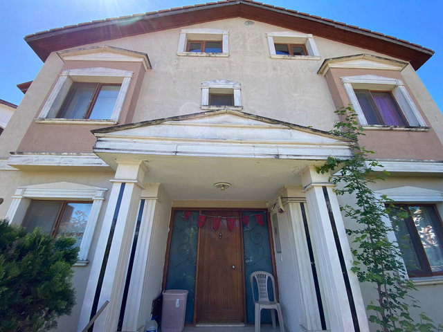 RE/MAX ŞEHİR'DEN BEYKENT SİTESİNDE 4+1 MUHTEŞEM İKİZ VİLLA