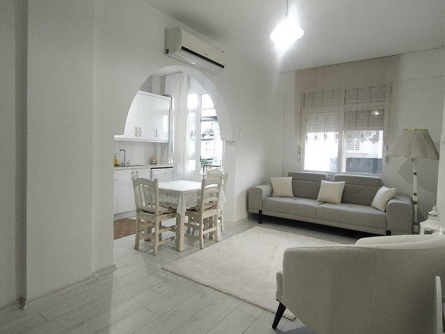 ÇEŞME MERKEZDE MARİNAYA YAKIN 2+1 FULL EŞYALI KİRALIK DAİRE