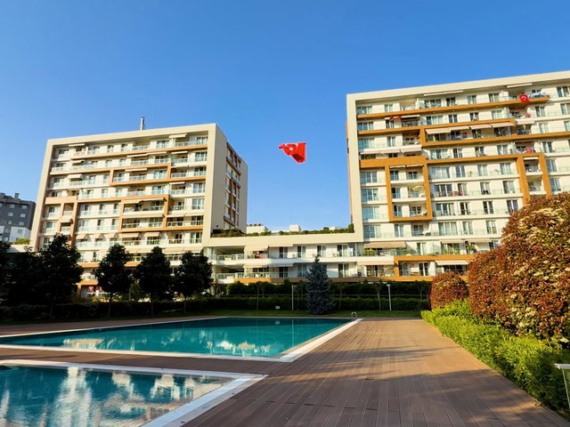İSTANBUL LOUNGE 2 SITESINDE REMAX'TAN SATILIK 3+1 BAKIMLI DAIRE