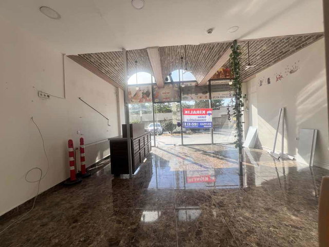 BEYLİKDÜZÜ CUMHURİYET DEMİR ROMANCE ALTINDA KİRALIK DÜKKAN