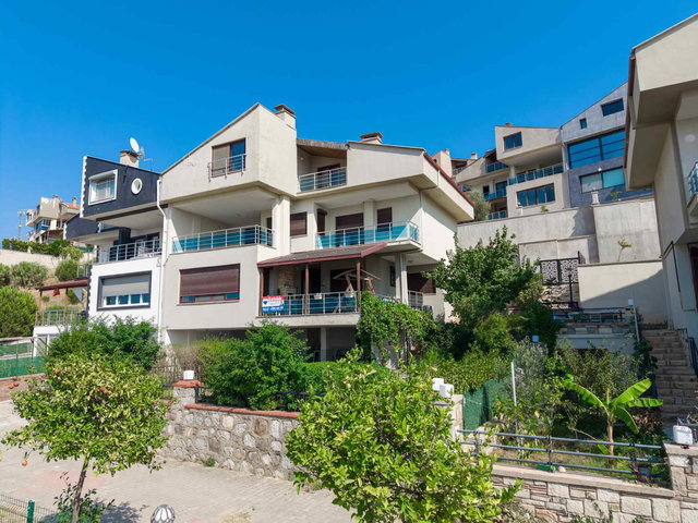 KAHRAMANDERE KOLEJLER BÖLGESINDE SITENIN EN ÖN SIRASINDA, KESINTISIZ DENIZ MANZARALI VILLA