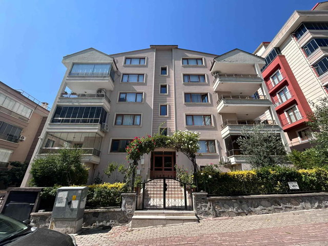 BEŞEVLER DE KIRALIK GENIŞ 3+1 DAIRE