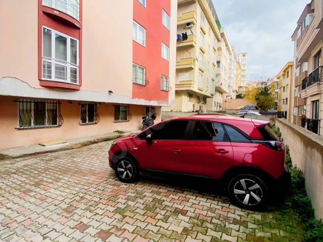 MALTEPE FINDIKLI'DA GENİŞ & FERAH  İSTER YATIRIMLIK İSTER OTURUMLUK TEMİZ DAİRE