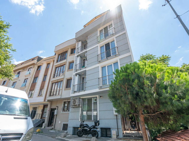 KADIKÖY HASANPAŞA’DA SATILIK BAHÇELİ 2+1 DAİRE