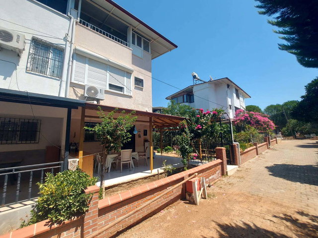 YEŞIL AKBÜK SITESI'NDE GENIŞ 3+1 EŞYALI , GENIŞ BAHÇELI VILLA