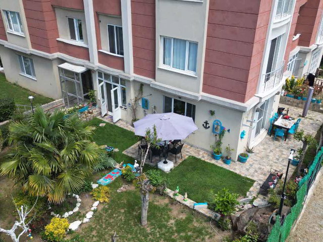 BÜYÜKÇEKMECE DERYA PARK SİTESİ HAVUZLU ÖZEL BAHÇE KULLANIMLI KAPALI MUTFAK GENİŞ 1+1
