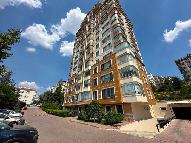 KIRKKONAKLAR'IN EN GÜZEL SİTESİNDE, GENİŞ 4+1 FULL YAPILI DAİRE