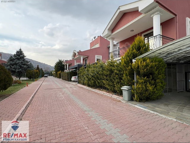 KAYADIBI VILLALARI 2'DE ŞEHRIN GÜRÜLTÜSÜNDEN UZAK SATILIK VILLA