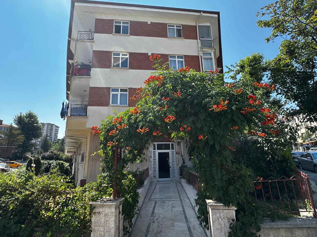 HÜRRİYET CADDESİ’NDE ÇETİN EMEÇ BULVARI GİRİŞİNDE YENİLENMİŞ 3+1 SATILIK DAİRE