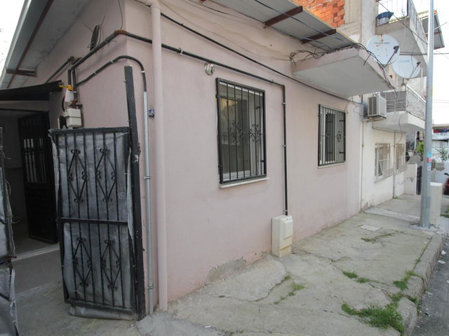BUCA ÇAMLIKULE MAH MÜSTAKIL BAHÇELI DOĞALGAZLI 2+1 KIRALIK DAIRE