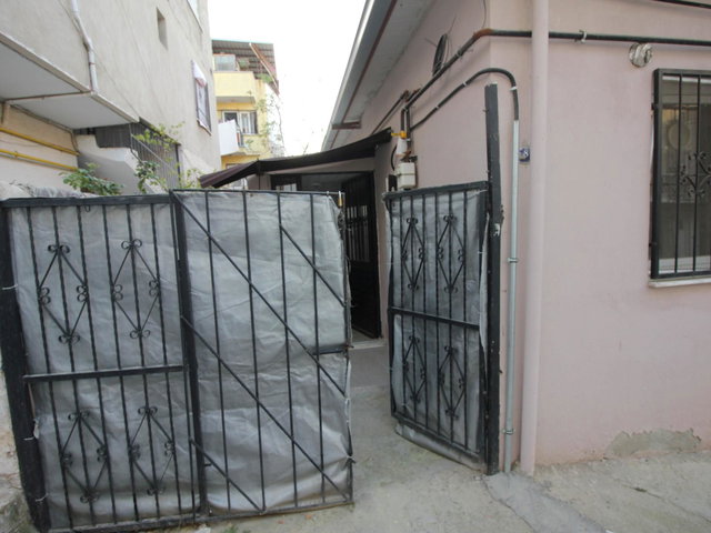 BUCA ÇAMLIKULE MAH MÜSTAKIL BAHÇELI DOĞALGAZLI 2+1 KIRALIK DAIRE