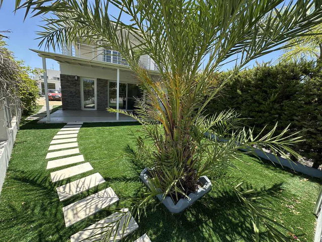 ACİL SATILIK – PİYASA FİYATININ ALTINDA! CAESAR BEACH’TE DENİZE SIFIR 135 M² MÜSTAKİL 3+1 DUBLEK