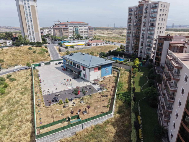 BAHÇEŞEHİR ÜMRAN KONAKLARINDA VADİ MANZARALI 250 M² LÜKS 5+1