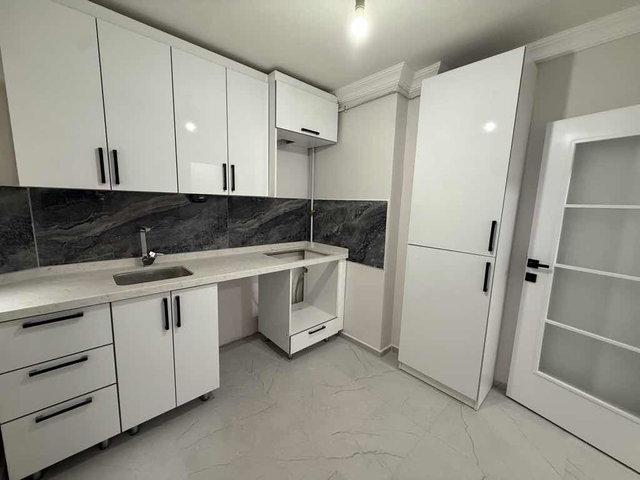 DİKMEN CADDESİ ÜZERİ YENİLENMİŞ 2+1 SATILIK DAİRE