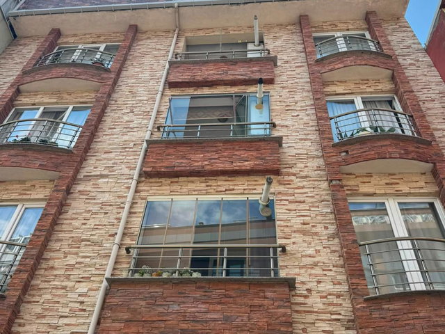 REMAX MASADAN EMAAR AVM VE METROYA YAKIN  3+1 BAKIMLI ARA KAT DAİRE