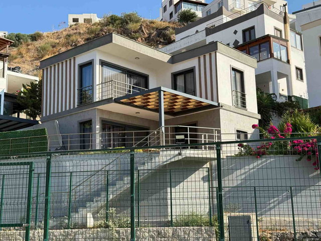BODRUM İSLAMHANELERİ’NDE SANATÇILAR SİTESİ’NDE SIFIR, EŞYALI, 2 KATLI VİLLA | SATILIK VILLA