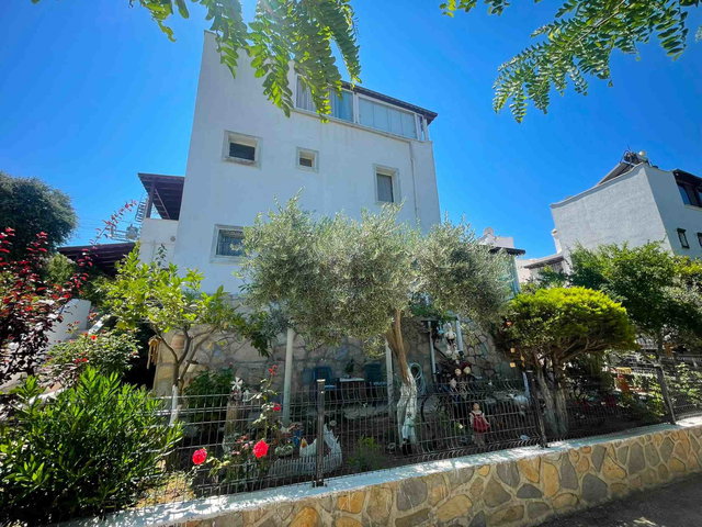 GÜMÜŞLÜK TE SATILIK SITE IÇI MÜSTAKIL VILLA 3+1