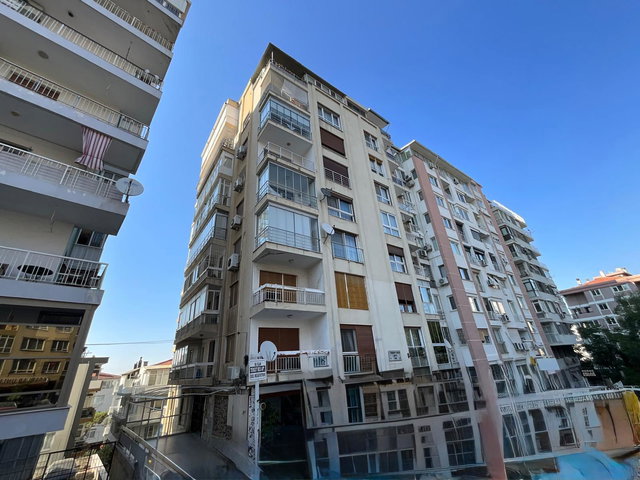 İZMIR ÇANKAYA MAHALLESINDE 2+1 SATILIK DAIRE REMAX KUVARS'TAN