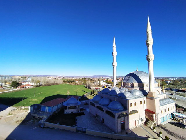 ÜNİVERSİTE VE HAVAALANI YAKININDA FULL EŞYALI KİRALIK 1+1 DAİRE