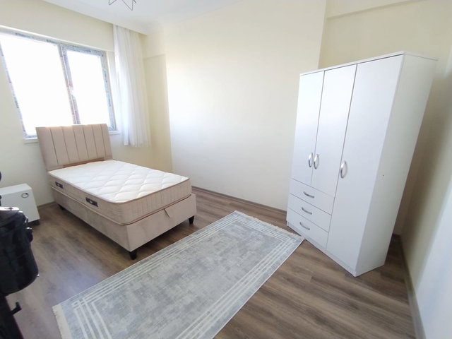 ÜNİVERSİTE VE HAVAALANI YAKININDA FULL EŞYALI KİRALIK 1+1 DAİRE