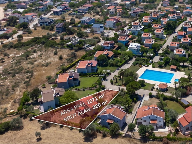 URLA TORASAN'DA SITE IÇERISINDE 1.271 M² ARSA PAYLI NATAMAM VILLA