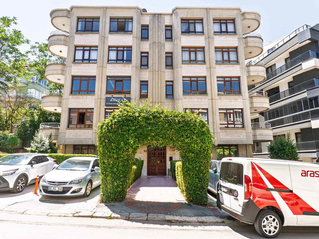 AZİZİYE MAHALLESİ,KULOĞLU SOKAK'TA,YAPILI,4,5+1 SATILIK MESKEN