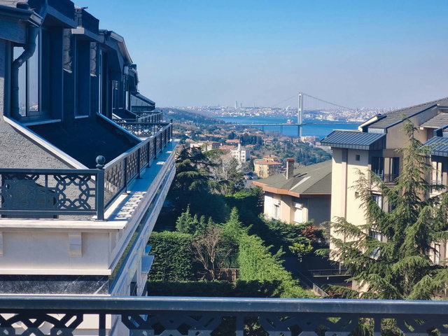 REMAX MASADAN ÇENGELKÖYDE BOĞAZ MANZARALI 6+2 LÜKS DUBLEKS