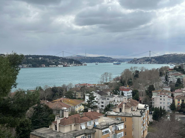 YENİKÖY MİMARLAR SİTESİ’NDE BOĞAZ MANZARALI, ÖZEL BAHÇELİ SATILIK DAİRE