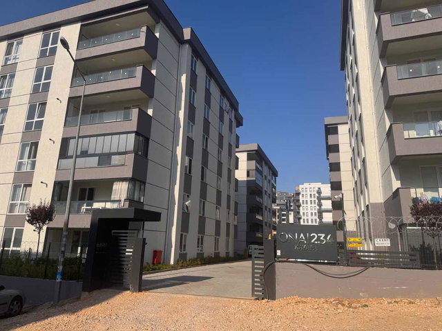 REMAX AREA DAN KAYAPA DA SITE IÇI KIRALIK SIFIR 3+1 ARAKAT DAIRE