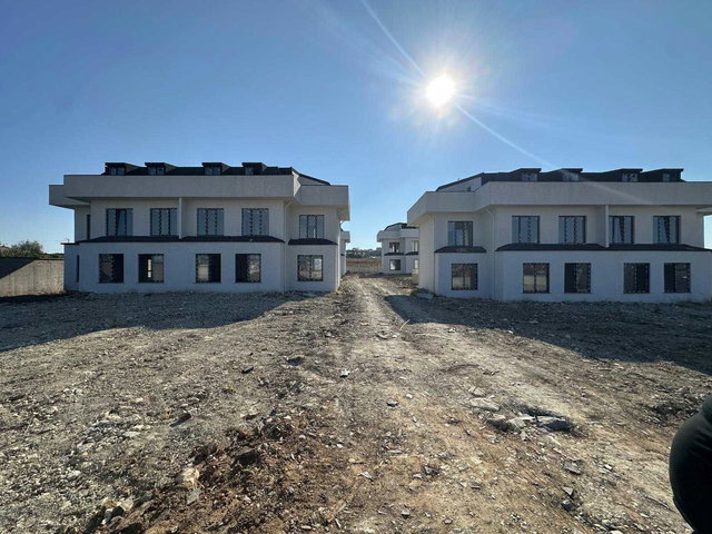 ARNAVUTKÖY HARAÇÇI'DA 8+4 SATILIK İKİZ VİLLA