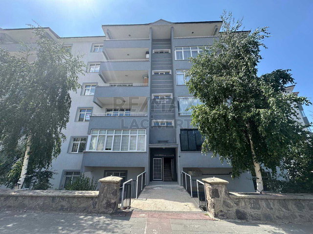 RE/MAX LACİVERT'TEN YILDIZKENT'TE SATILIK 3+1 ARAKAT DAİRE