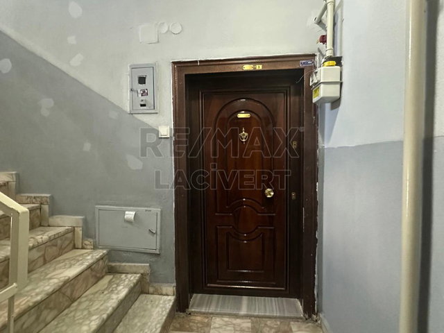 RE/MAX LACİVERT'TEN YILDIZKENT'TE SATILIK 3+1 ARAKAT DAİRE