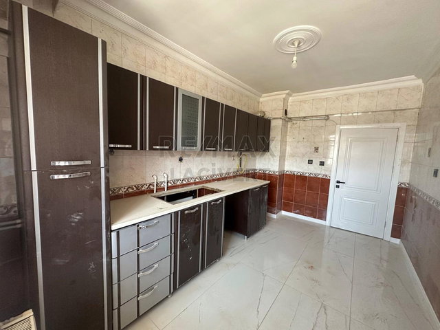 RE/MAX LACİVERT'TEN YILDIZKENT'TE SATILIK 3+1 ARAKAT DAİRE