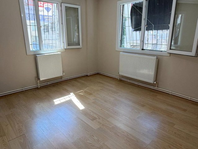 ÜÇKUYULAR MİTHATPAŞA  YÜKSEK GİRİŞ • KAPALI OTOPARKLI • AYDINLIK 2+1 FIRSAT DAİRE