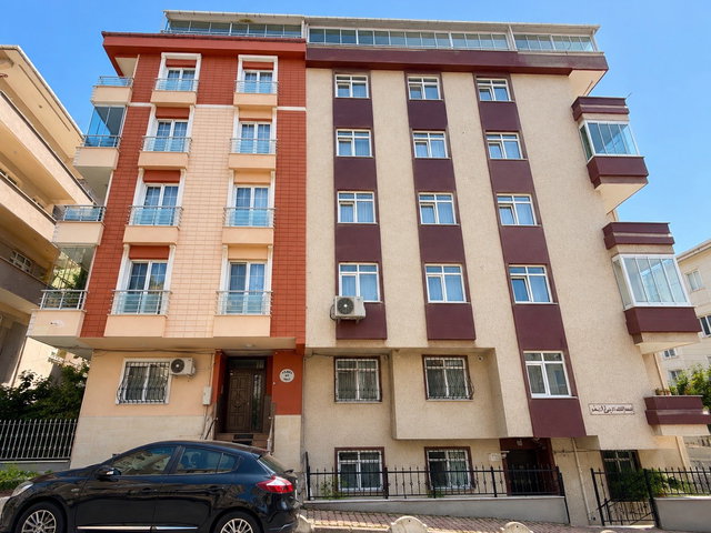 BAHÇELİEVLER CUMHURİYET MAHALLESİ'NDE BAHÇE KULLANIMLI 2+1 DAİRE