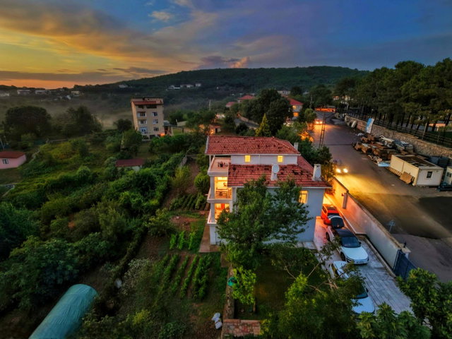 BEYKOZ ÖRNEKKÖY MUHTEŞEM KONUMDA SATILIK FIRSAT VİLLA