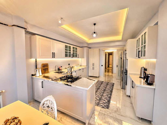 BOSTANBAŞINDA 4+1 SİTE İÇERİSİNDE 3 YAŞINDA ARA KAT DAİRE