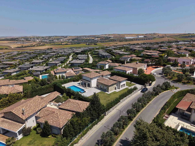 PARK VILLAGEDA 2.000 M² ARSA İÇERİSİNDE ÖZEL HAVUZLU 450 M² 6+1