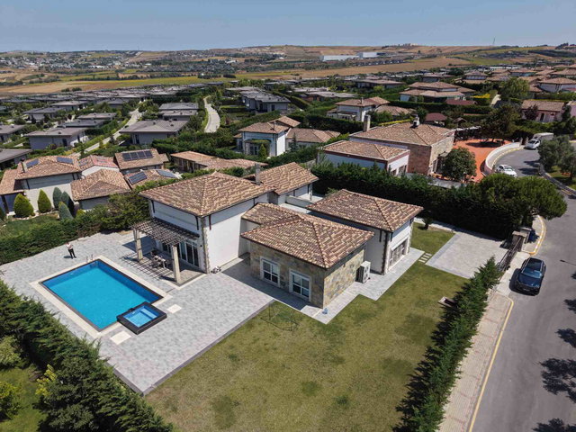 PARK VILLAGEDA 2.000 M² ARSA İÇERİSİNDE ÖZEL HAVUZLU 450 M² 6+1