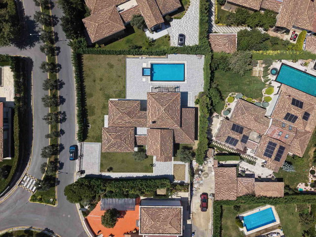 PARK VILLAGEDA 2.000 M² ARSA İÇERİSİNDE ÖZEL HAVUZLU 450 M² 6+1