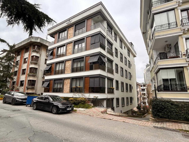 ACIBADEM CÜNEYT KOŞAL SOKAK'TA SATILIK ARAKAT 3+1 DAIRE