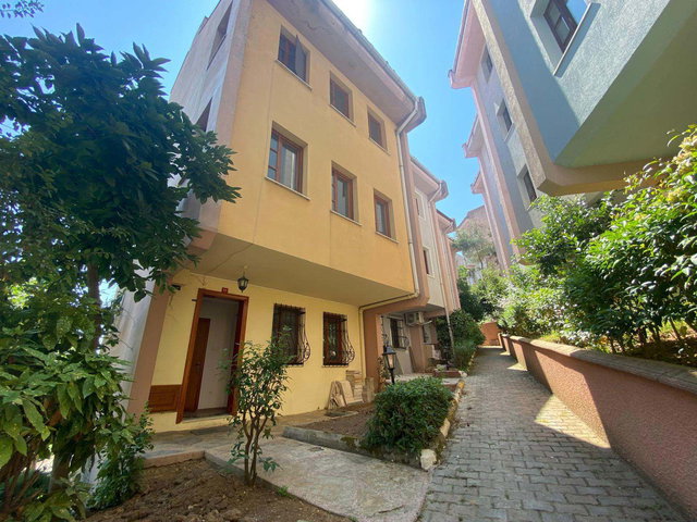 REMAX ANI 'DAN OTAĞTEPE ONUR SİTESİ 'NDE KİRALIK 4+2 VİLLA