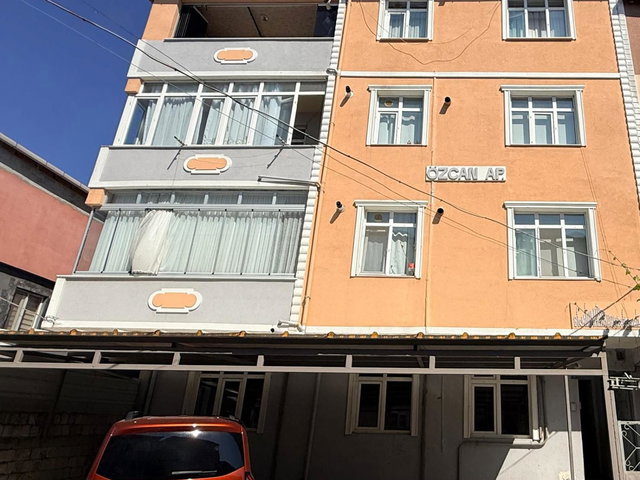 REMAX LAVANDA SİLAHTARAĞA MAH. KOMPLE SATILIK 3 KATLI BİNA