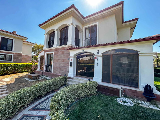 SARIMSAKLI PLAJI'NDA OTEL KONSEPTİNDE YAŞAM SUNAN PRESTİJLİ 4+1 MÜSTAKIL MALİKANE