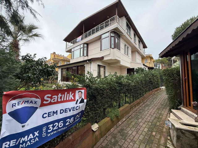 GÜZELKENT HUKUKÇULAR SITESI'NDE DENIZ MANZARALI 8+2 TAM MÜSTAKIL