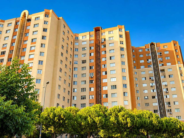REMAX KAYA BEYLİKDÜZÜ BARIŞ MAHALLESİNDE METROBÜSE YAKIN SATILIK 3+1