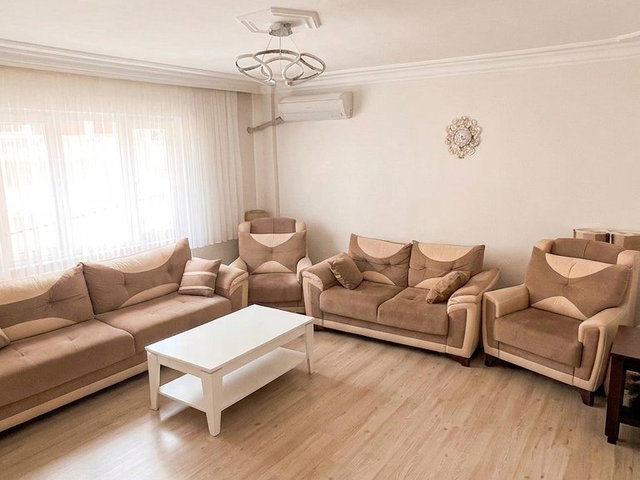 REMAX ADVANTAGE  EMİNEVİME'E UYGUN, IÇI YAPILI FIRSAT 2+1 DAIRE