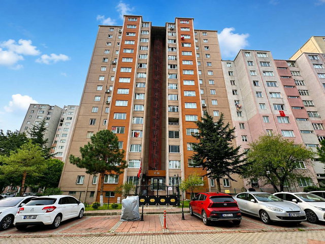 REMAX KAYA BEYLİKDÜZÜ BÜYÜKŞEHİR'DE METROBÜSE YAKIN SATILIK 3+1