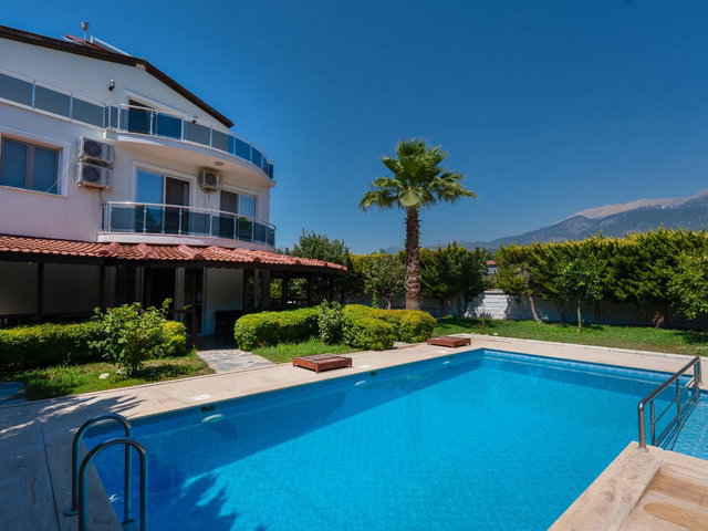 MUĞLA SEYDİKEMER KADIKÖY 'DE SATILIK HAVUZLU FULL EŞYALI 4+1 TRİPLEKS VİLLA